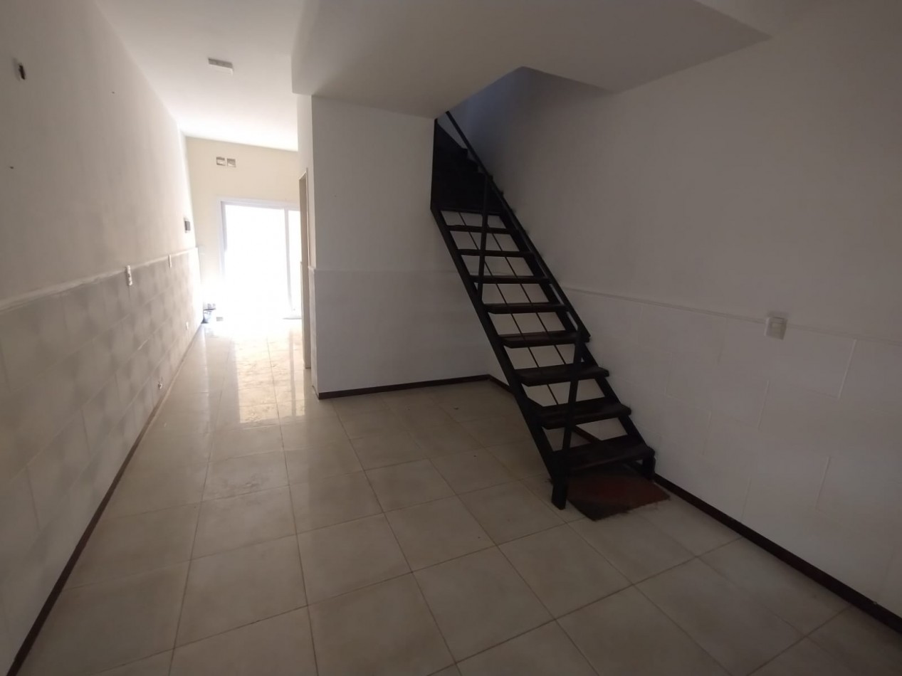 Excelente duplex en Villa Ballester