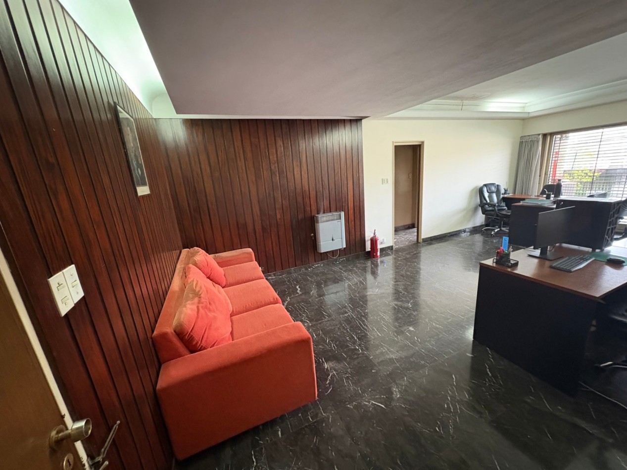 Venta en Block departamento 3 ambientes/ 2 locales comerciales/ vivienda a refaccionar con fondo libre