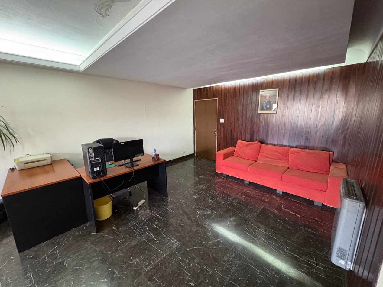 Venta en Block departamento 3 ambientes/ 2 locales comerciales/ vivienda a refaccionar con fondo libre