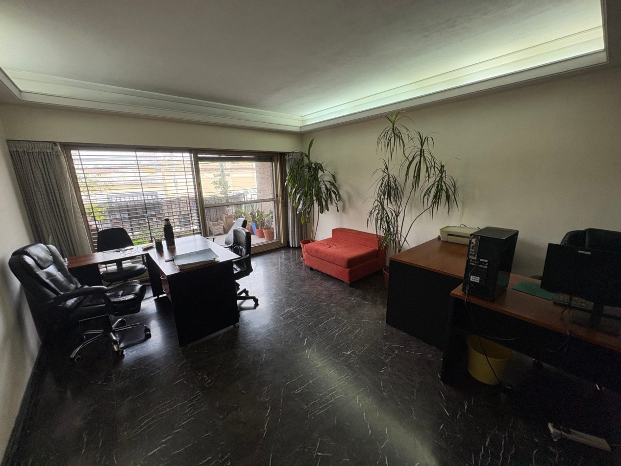 Venta en Block departamento 3 ambientes/ 2 locales comerciales/ vivienda a refaccionar con fondo libre