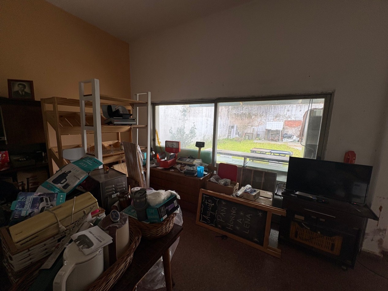 Venta en Block departamento 3 ambientes/ 2 locales comerciales/ vivienda a refaccionar con fondo libre