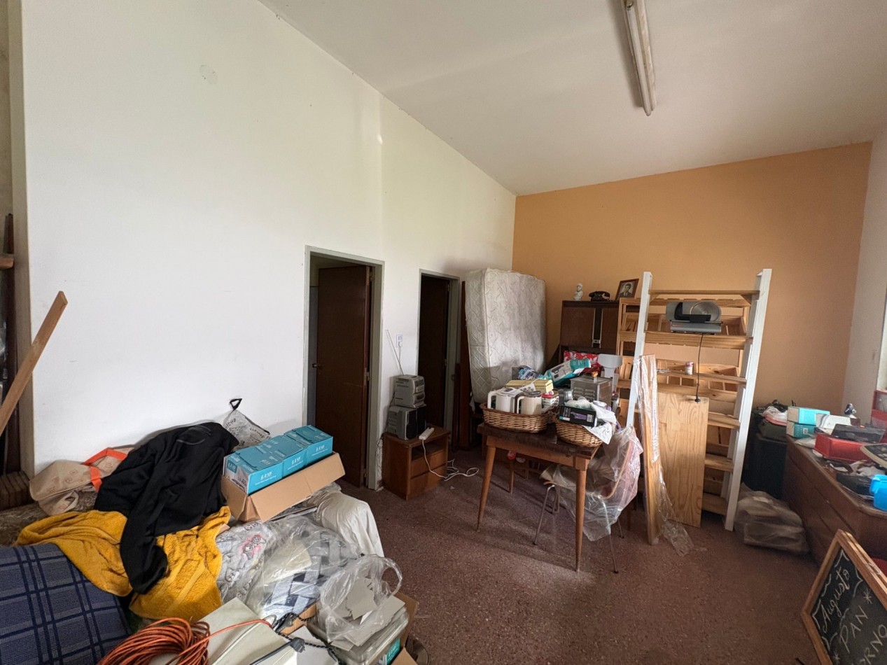 Venta en Block departamento 3 ambientes/ 2 locales comerciales/ vivienda a refaccionar con fondo libre