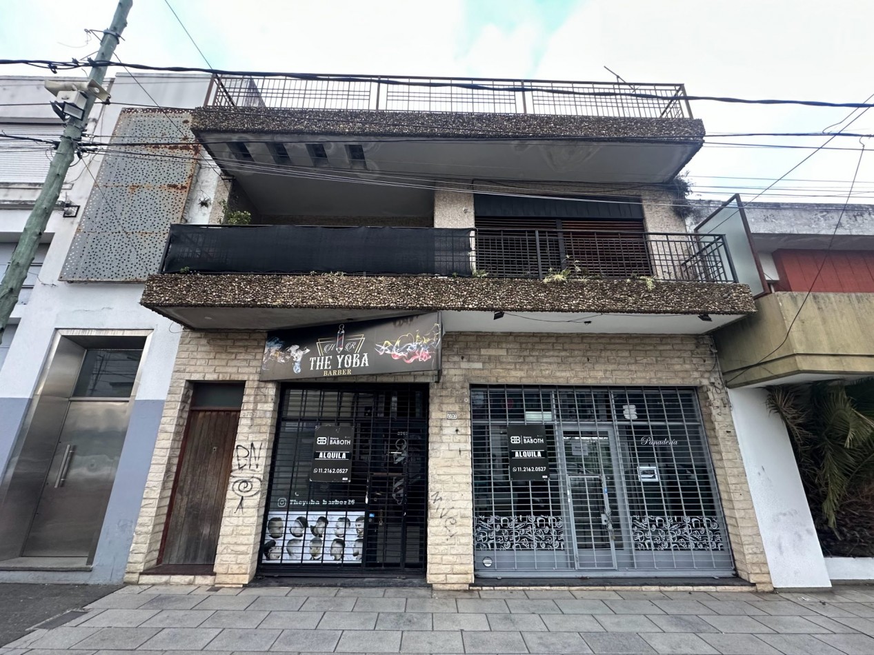Venta en Block departamento 3 ambientes/ 2 locales comerciales/ vivienda a refaccionar con fondo libre