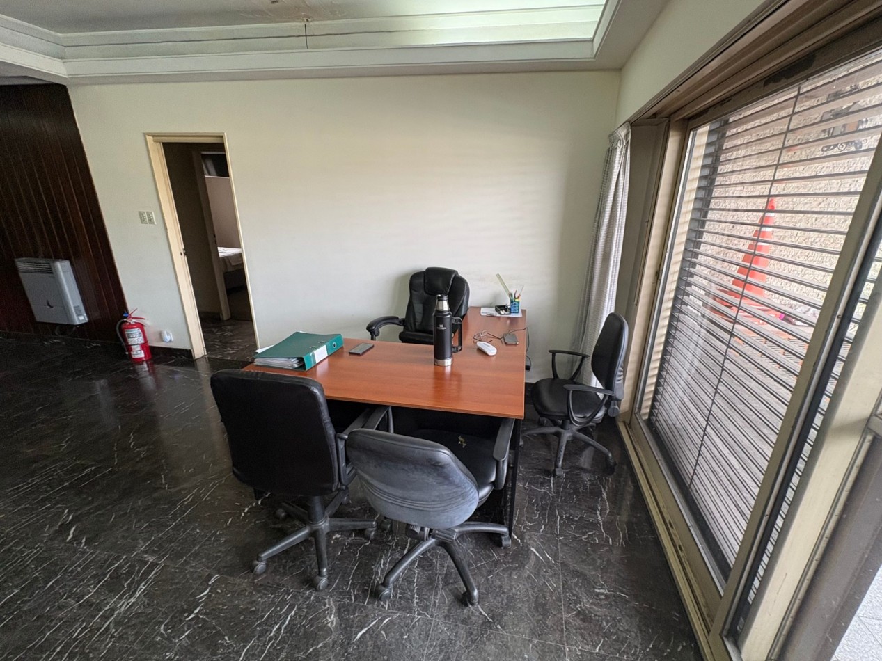 Venta en Block departamento 3 ambientes/ 2 locales comerciales/ vivienda a refaccionar con fondo libre
