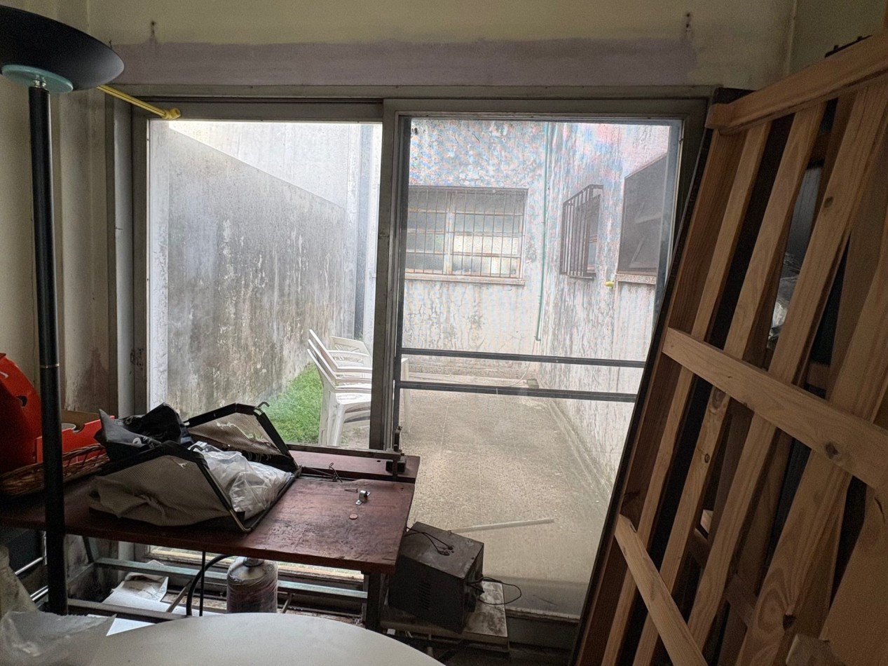 Venta en Block departamento 3 ambientes/ 2 locales comerciales/ vivienda a refaccionar con fondo libre
