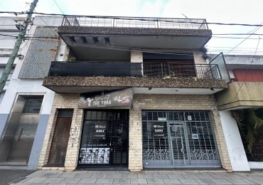 Venta en Block departamento 3 ambientes/ 2 locales comerciales/ vivienda a refaccionar con fondo libre